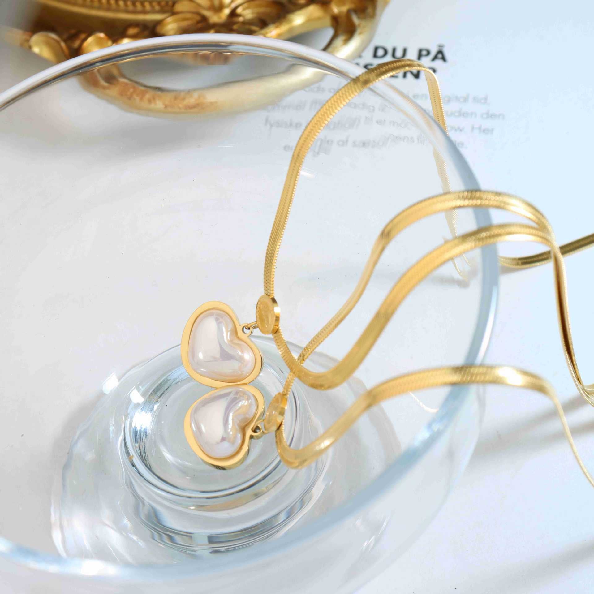 Amora Line Necklace