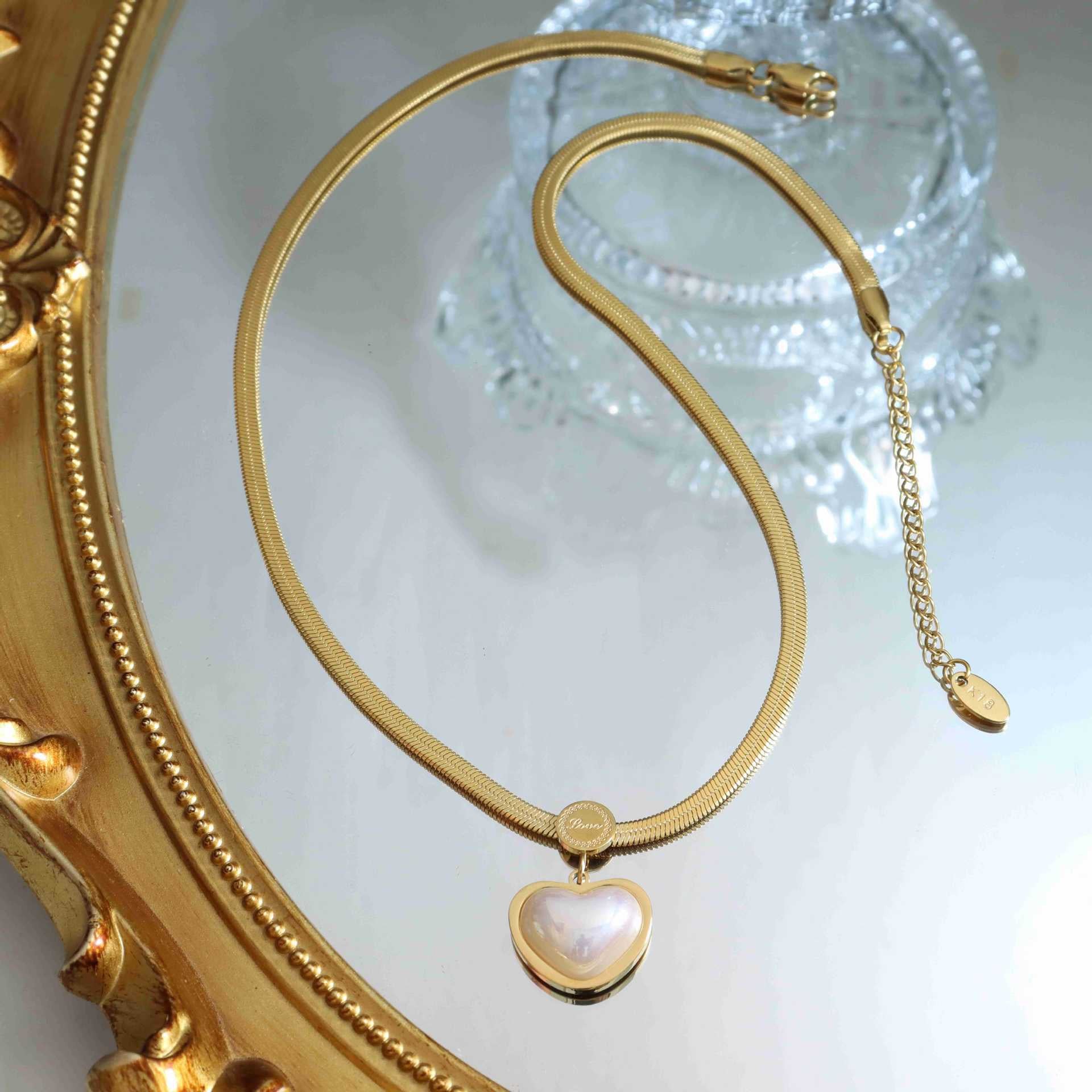 Amora Line Necklace