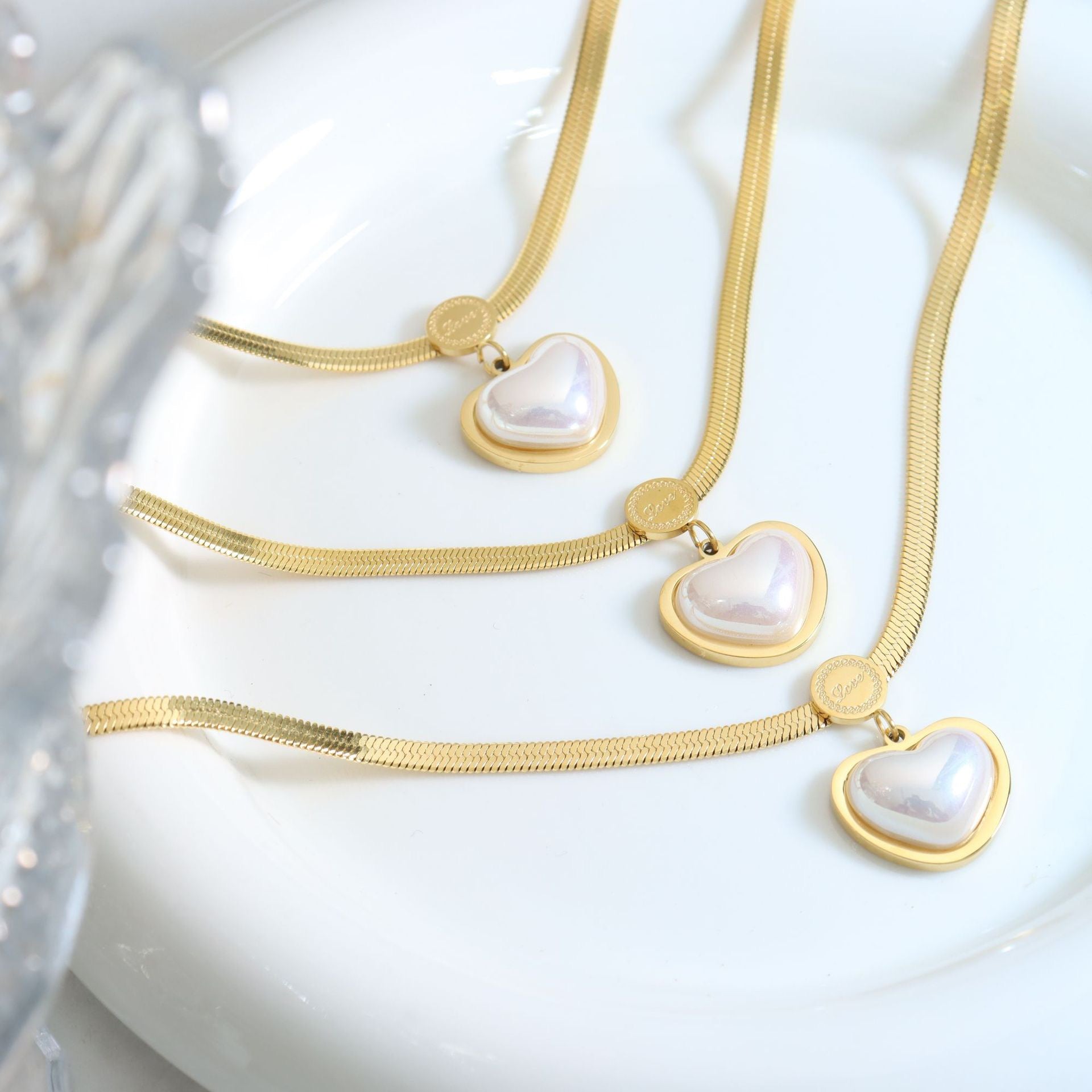 Amora Line Necklace