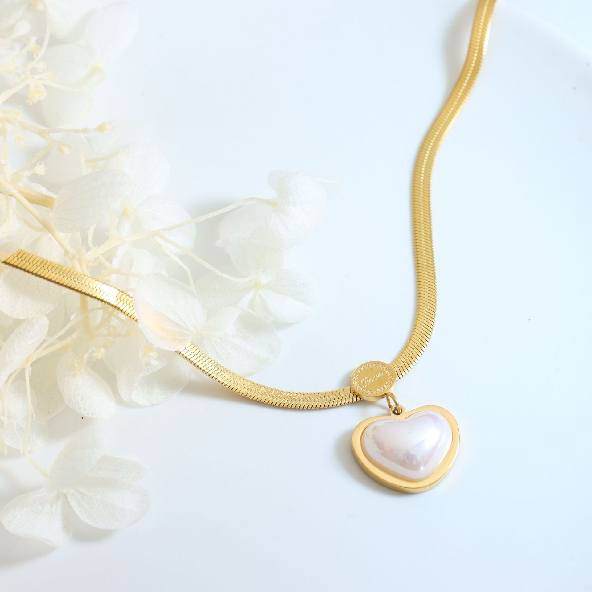 Amora Line Necklace
